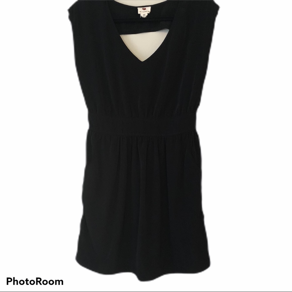 🍎 Black Romper key hole back with pockets